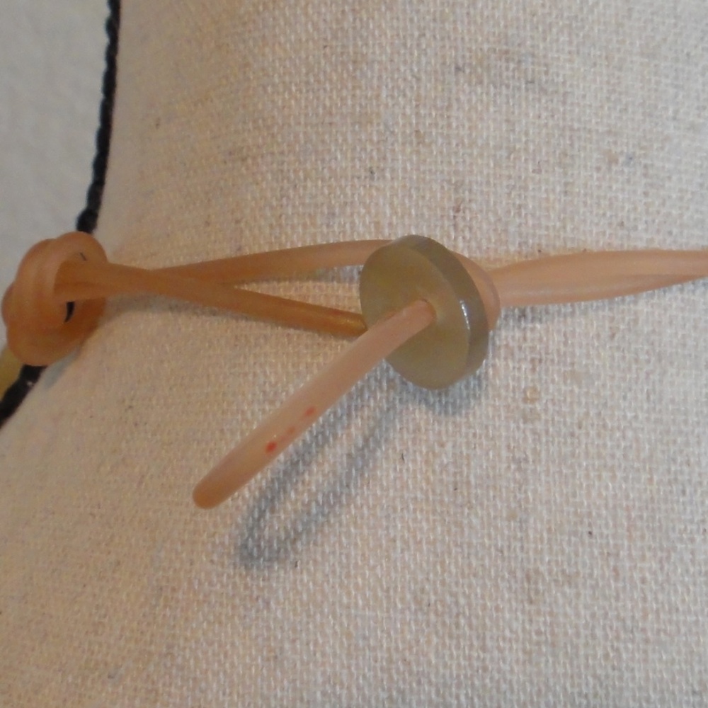 Unusual Choker - Picture 4 of 9